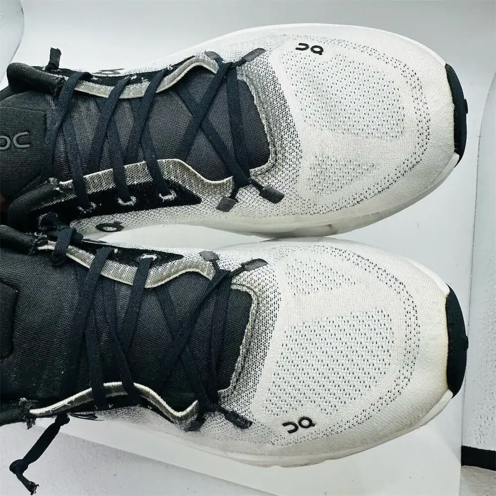 On Running Cloudtilt White/Black Sneakers | Women’s Size 6 US | EUC